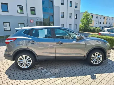 Gebraucht Nissan Qashqai 115 PS (84 kW) 2015 Grau SUV