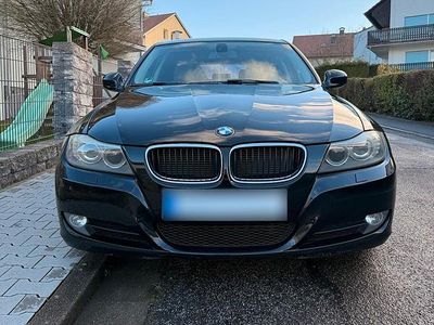 Gebraucht BMW 320 184 PS (135 kW) 2011 Schwarz Kombi