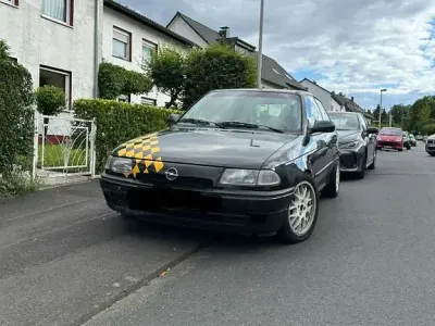 Gebraucht Opel Astra 150 PS (110 kW) 1995 Schwarz Limousine