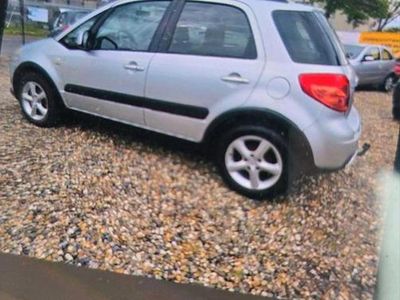 Usado Suzuki SX4 125 HP (91 kW) 2006 Prateado SUV