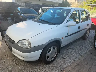 Brugt Opel Corsa 65 HK (47 kW) 1998 Hvid Hatchback