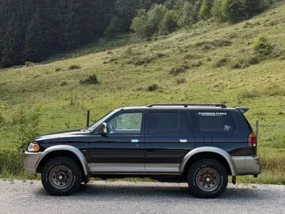 Gebraucht Mitsubishi Pajero 177 PS (130 kW) 2000 Schwarz SUV