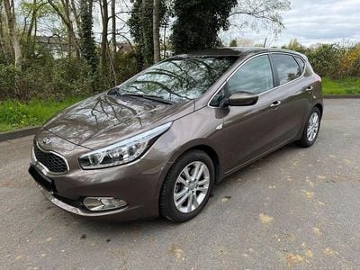 Usata Kia Ceed DREAM-TEAM Edition 100 CV (73 kW) 2014 Marrone Utilitaria