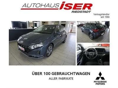 Grau Gebraucht 2024 Hyundai i20 Trend Limousine | 17.890 € (Fairer Preis)