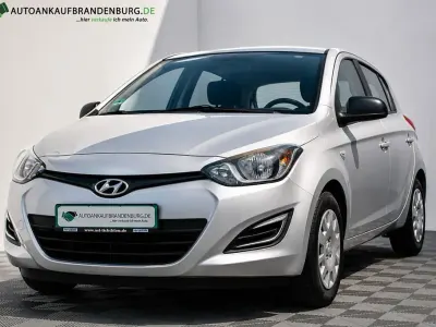Gebraucht Hyundai i20 Edition 86 PS (63 kW) 2013 Silber Kleinwagen