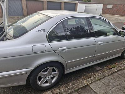 BMW 525
