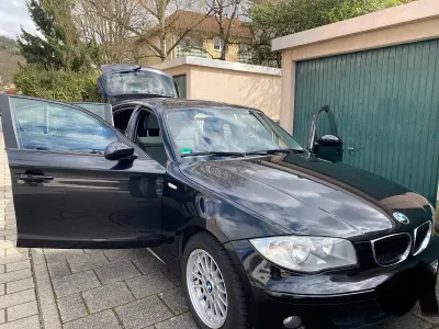 Gebraucht BMW 120 122 PS (89 kW) 2006 Schwarz Kleinwagen