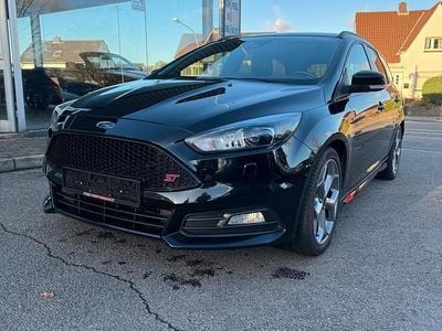 Schwarz Gebraucht 2018 Ford Focus ST Kombi | 15.500 € (Fairer Preis)