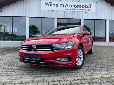 Gebraucht VW Passat 122 PS (89 kW) 2023 Rot Kombi