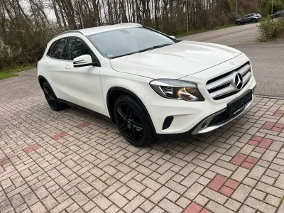 Gebraucht Mercedes GLA220 Style 177 PS (130 kW) 2015 Weiß SUV