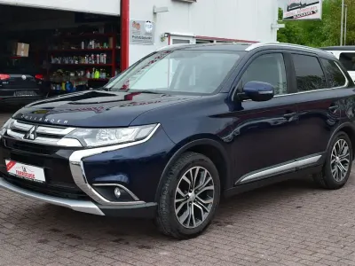 Begagnad Mitsubishi Outlander Plus 150 HK (110 kW) 2016 Blå SUV