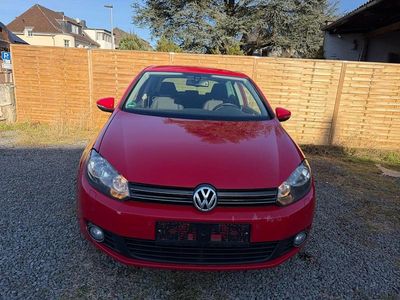 Gebraucht VW Golf VI Team 105 PS (77 kW) 2010 Rot Kleinwagen