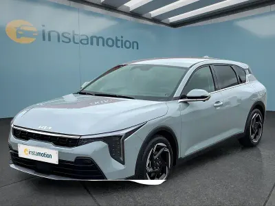 Neu Kia K4 Spirit 150 PS (110 kW) 2025 Grün Limousine