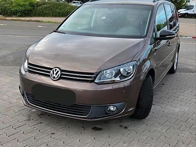 Gebraucht VW Touran Edition 140 PS (102 kW) 2012 Braun Van / Kleinbus
