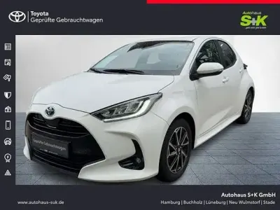 Gebraucht Toyota Yaris Basis 116 PS (85 kW) 2023 Schneeweiß Kleinwagen