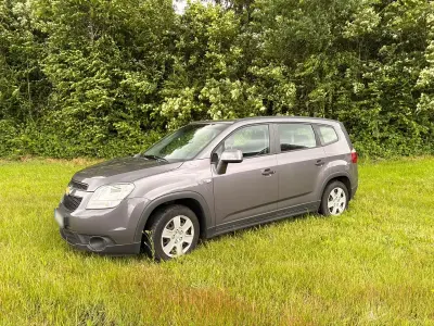 Gebraucht Chevrolet Orlando 141 PS (103 kW) 2011 Silber Van / Kleinbus