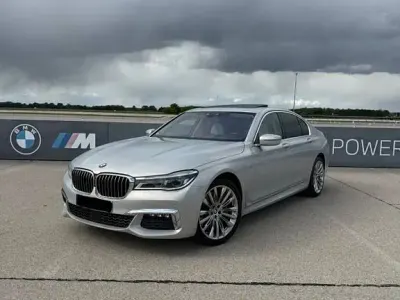 Gebraucht BMW 750 Performance 449 PS (330 kW) 2016 Silber Limousine