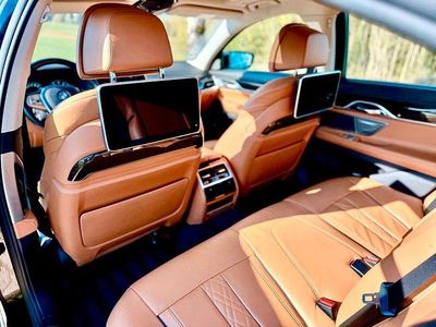 Second-hand BMW 750 Exclusive 449 CP (330 kW) 2016 Negru Berlinǎ
