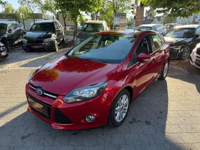 Gebraucht Ford Focus Titanium 150 PS (110 kW) 2014 Rot Limousine