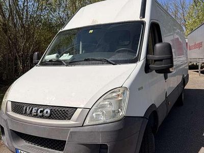 Second-hand Iveco Daily 126 CP (92 kW) 2011 Alb Van