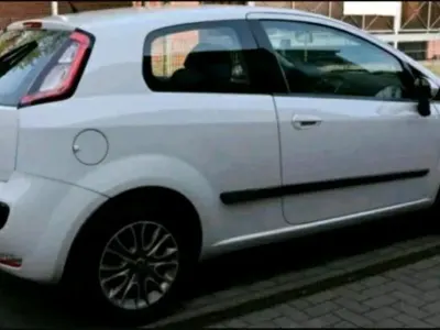 Gebraucht Fiat Punto 77 PS (56 kW) 2011 Weiß Kleinwagen