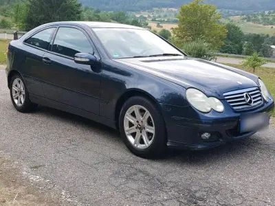 Gebraucht Mercedes C200 163 PS (119 kW) 2005 Blau Coupé