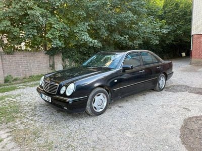 Mercedes E200