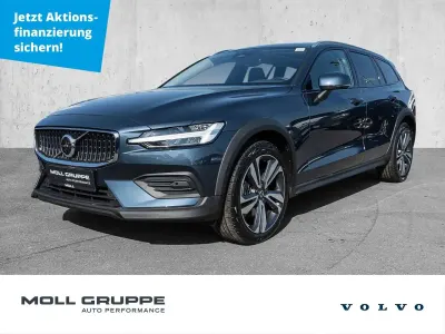 Używany Volvo V60 CC Plus 197 KM (144 kW) 2023 Niebieski Kombi