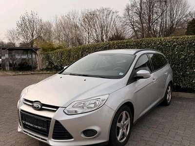 Gebraucht Ford Focus 115 PS (84 kW) 2014 Grau Kombi