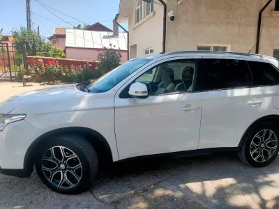 Gebraucht Mitsubishi Outlander 150 PS (110 kW) 2014 Weiß SUV