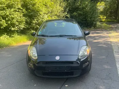 Gebraucht Fiat Punto 77 PS (56 kW) 2012 Schwarz Kleinwagen