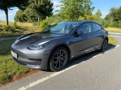 Gebraucht Tesla Model 3 Standard Range 239 kW (325 PS) 2021 Schwarz Limousine