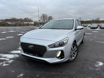 Silber Gebraucht 2017 Hyundai i30 Passion Plus Limousine | 8.900 € (Guter Preis)