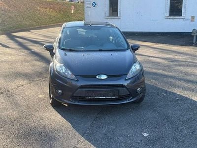 Grau Gebraucht 2010 Ford Fiesta Titanium Limousine | 3.300 € (Fairer Preis)