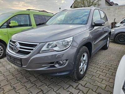Gebraucht VW Tiguan Track & Field 140 PS (102 kW) 2010 Grau SUV