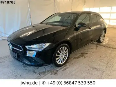 Gebraucht Mercedes CLA250e Shooting Brake Night 218 PS (160 kW) 2022 Schwarz Kombi