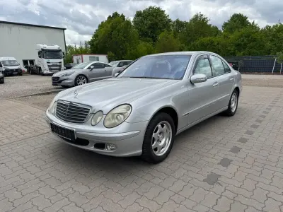 Gebraucht Mercedes E200 163 PS (119 kW) 2002 Silber Limousine