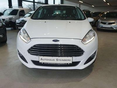 Usata Ford Fiesta Titanium 105 CV (77 kW) 2013 Bianco Berlina