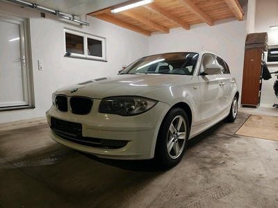 Gebraucht BMW 120 Advantage 177 PS (130 kW) 2010 Weiß Kleinwagen