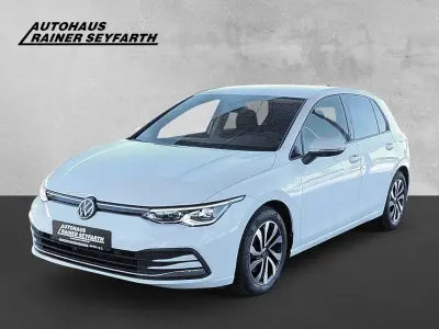 Gebraucht VW Golf VIII Active 150 PS (110 kW) 2023 Weiß Limousine