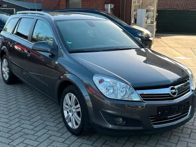 Gebraucht Opel Astra 115 PS (84 kW) 2010 Grau Kombi