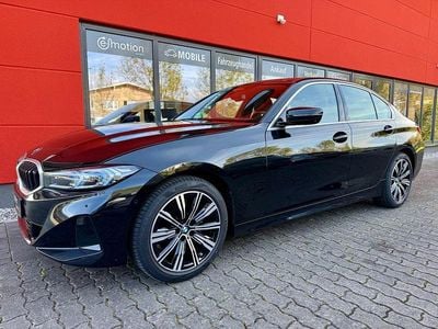 Black sapphire Gebraucht 2023 BMW 320 Sport Line Limousine | 33.880 € (Guter Preis)