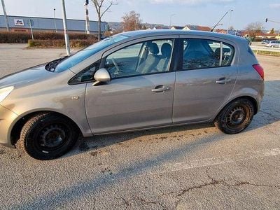 Gebraucht Opel Corsa Color Edition 86 PS (63 kW) 2012 Grün Kleinwagen