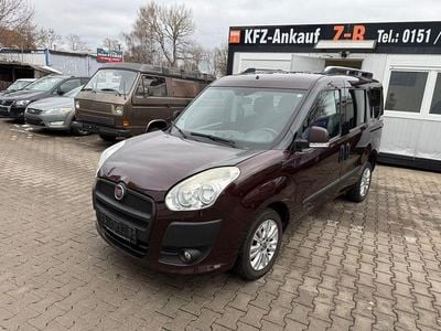 Gebraucht Fiat Doblò Emotion 95 PS (69 kW) 2011 Rot Van / Kleinbus
