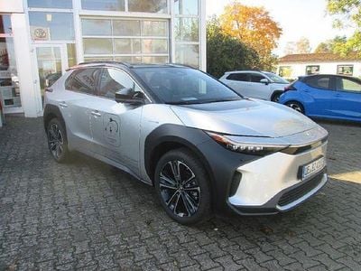 Gebraucht Toyota bZ4X Basis 159 kW (217 PS) 2022 Cosmicsilber metallic/ dach schwarz SUV