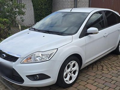 Gebraucht Ford Focus Trend 101 PS (74 kW) 2010 Weiß Limousine