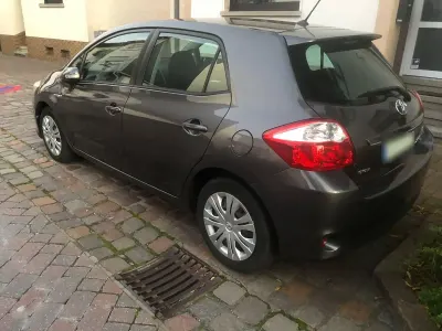 Gebraucht Toyota Auris Hybrid Life 99 PS (72 kW) 2012 Grau Limousine