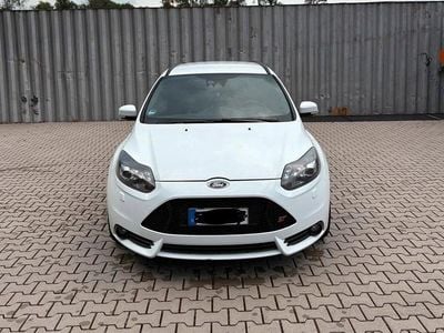 Gebraucht Ford Focus ST 250 PS (183 kW) 2013 Weiß Kombi