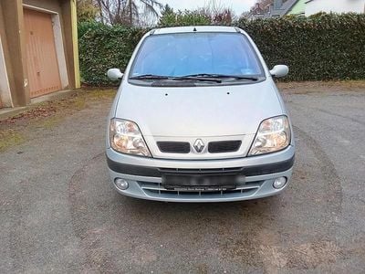 Gebraucht Renault Scénic 110 PS (80 kW) 1999 Silber Van / Kleinbus