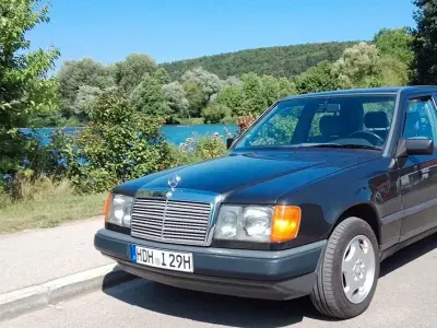 Gebraucht Mercedes 230 132 PS (97 kW) 1989 Schwarz Limousine